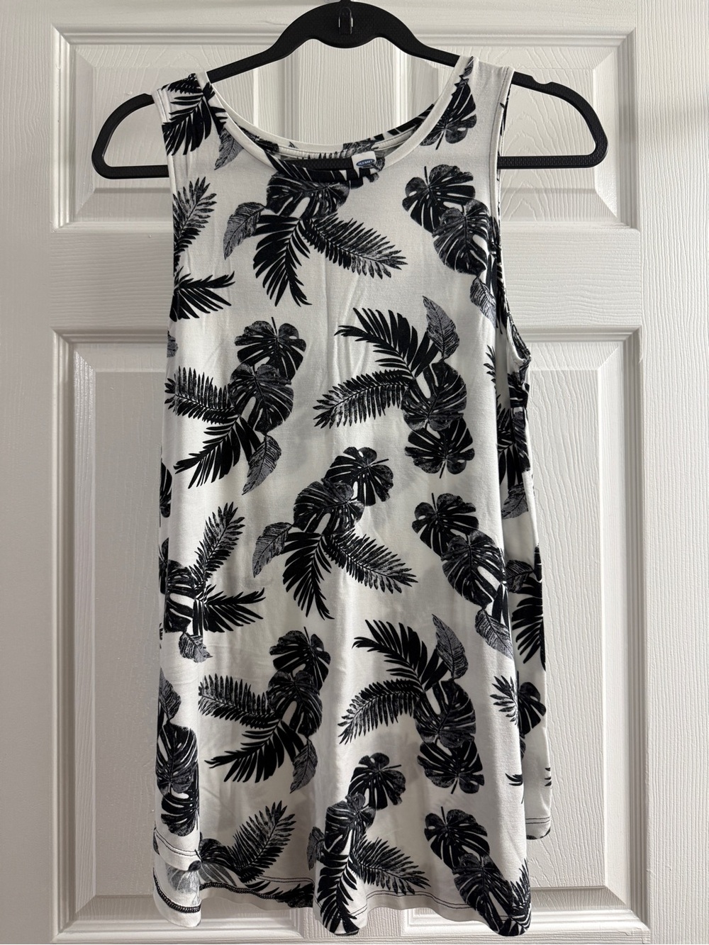 Old Navy Black and White Tropical Leaf Tank